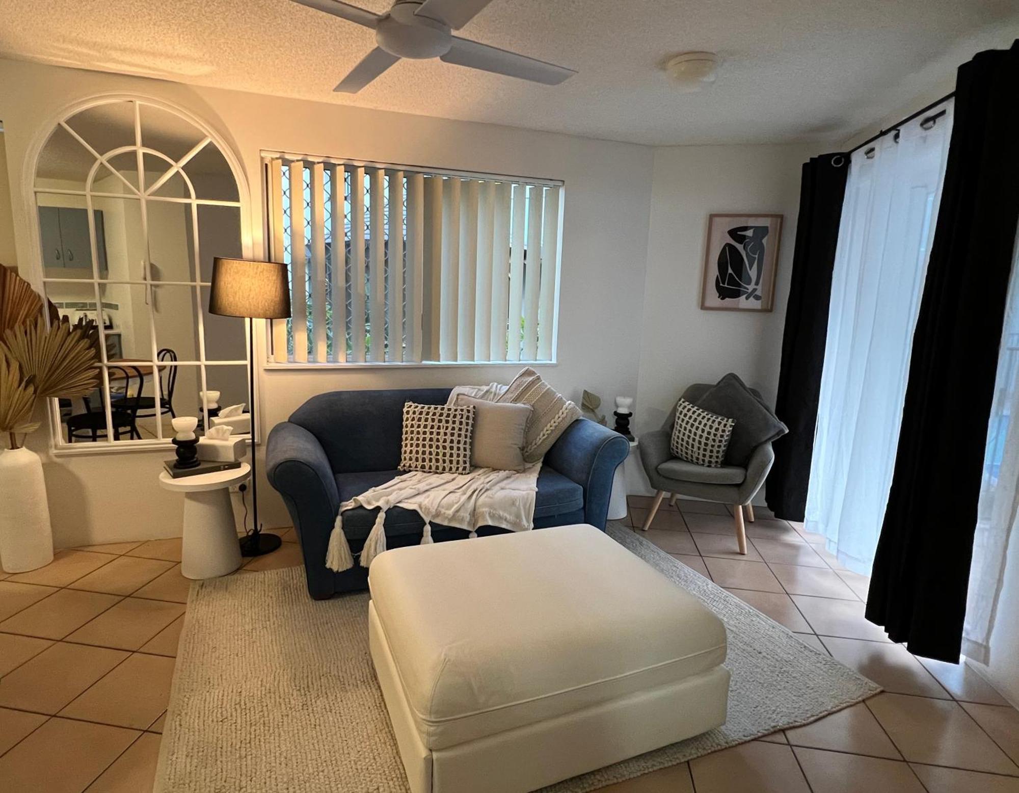Side Escape Apartment *